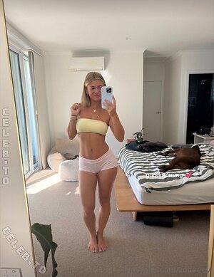 Zoeeeey Nude Leaked Photo #18