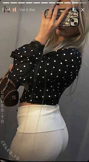zoeynue Nude Leaked Photo #10